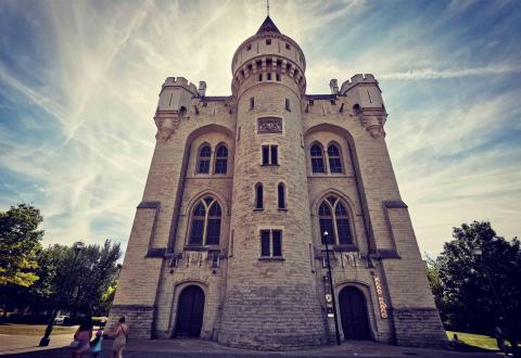 Halle Gate front